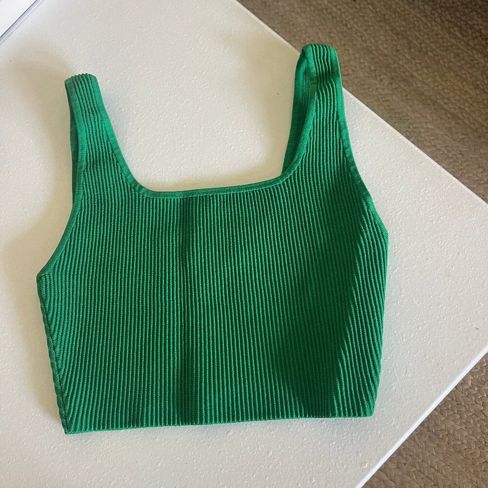 Aritzia Babaton Sculpt Knit Square Neck Cropped Tank Tops in Kelly Green Size Sm